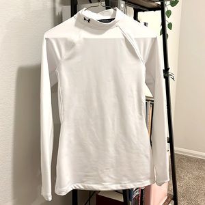 Brand new Women’s Small white Under Armour fitted workout top